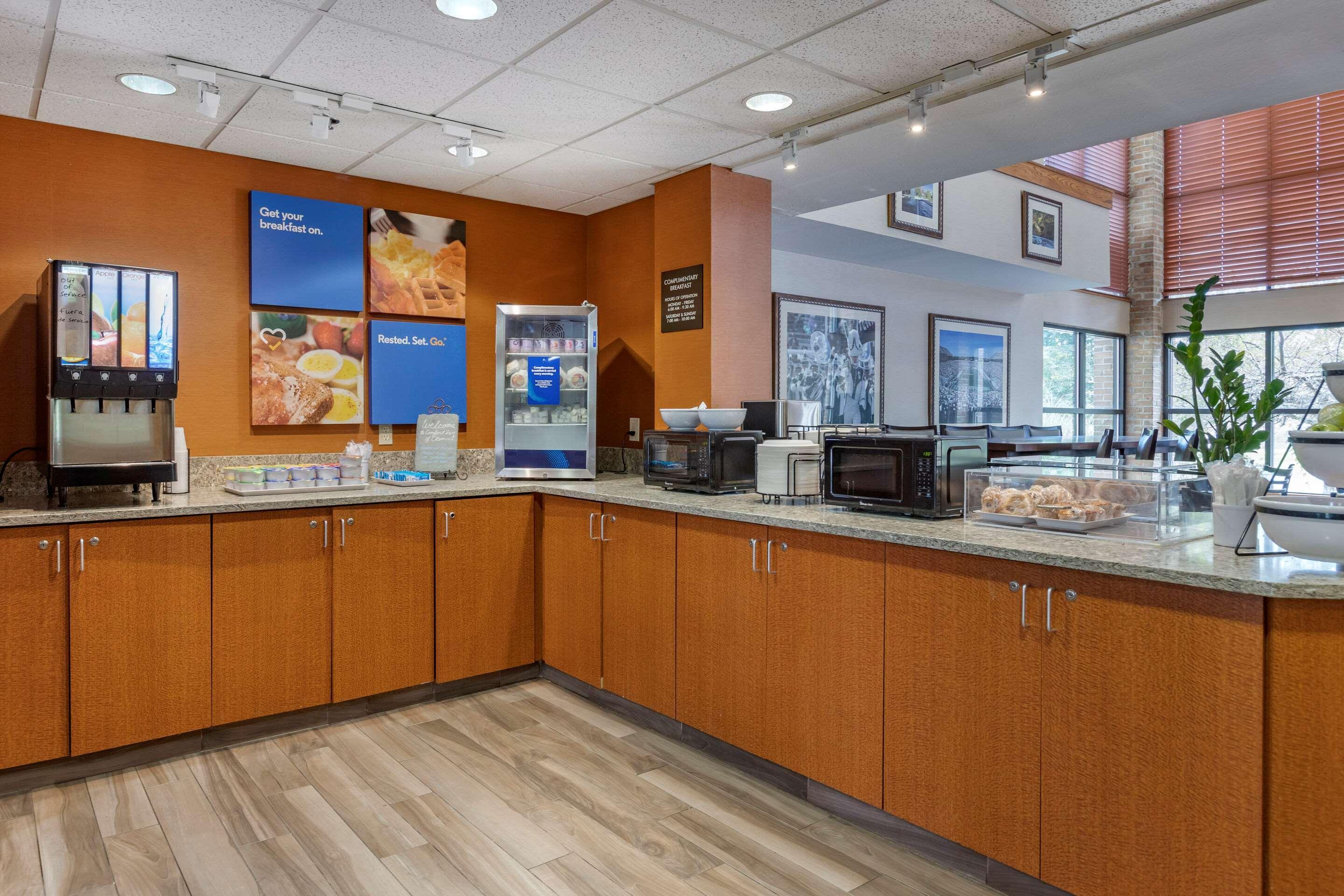 Comfort Inn Okemos - East Lansing Exterior photo
